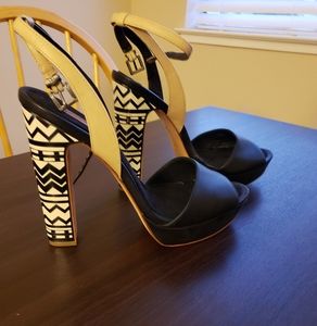 BCBG MAXAZRIA Marcel heel